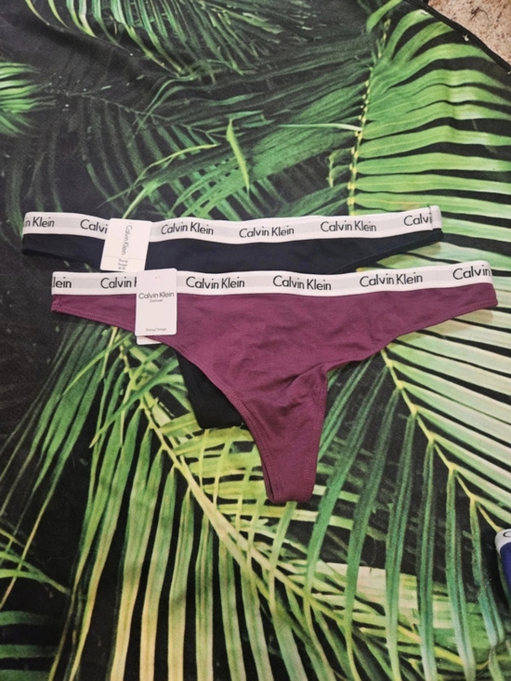 Calvin Klein Carousel Cotton Thong Burgundy & Black Medium NWT
